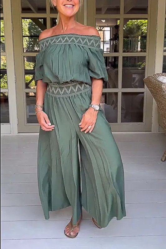 Mono Bohemio Elegante con Hombros al Descubierto, Manga Corta y Corte Recto.