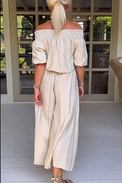 Mono Bohemio Elegante con Hombros al Descubierto, Manga Corta y Corte Recto.